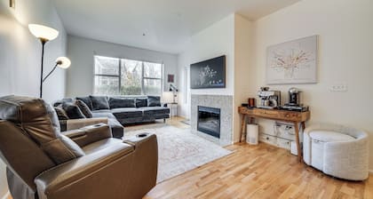Condo 6 Mi to Lumen Field & Dtwn Seattle!