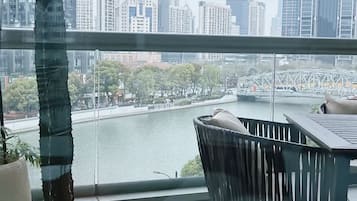 Signature Room | Terrace/patio