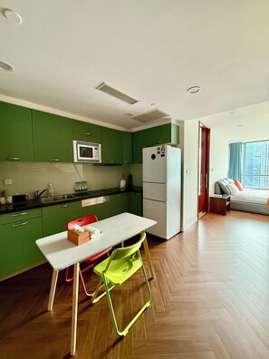 Deluxe Suite, City View | Private kitchen | Fridge, microwave, stovetop, cookware/dishes/utensils - River House Near Peoples Square And The Bund (Shanghai)