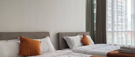 Comfort-svíta | Myrkratjöld/-gardínur, straujárn/strauborð, ókeypis þráðlaus nettenging