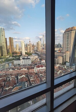 Doppelzimmer, Stadtblick | Verdunkelungsvorhänge, Bügeleisen/Bügelbrett, kostenloses WLAN