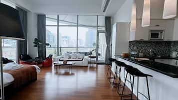 Signature Room | Blackout drapes, iron/ironing board, free WiFi