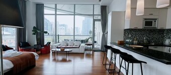 River House Near Peoples Square And The Bund