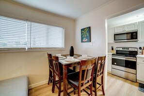 Dining - Work & Play! Studio 7 Mi to Dtwn San Bernardino (Rialto)
