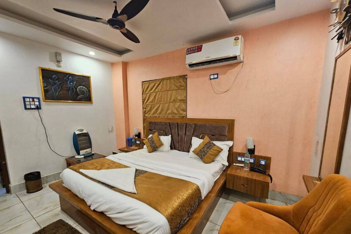 Deluxe Double Room, City View | Desk, soundproofing, free WiFi