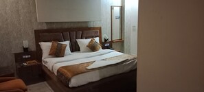 Een bureau, geluiddichte muren, gratis wifi