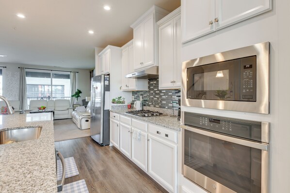 Microwave, dishwasher, coffee/tea maker, cookware/dishes/utensils