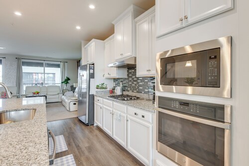 Townhome at Laurel Park: Modern & Spacious Getaway