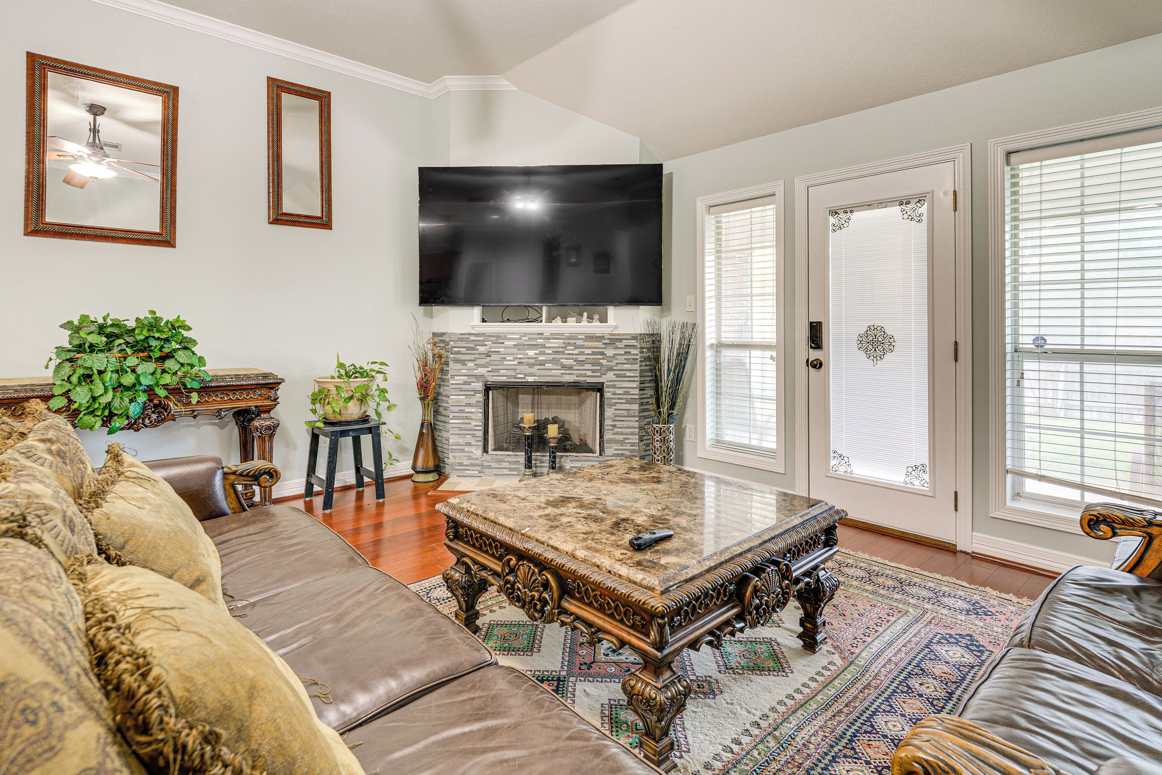 电视、壁炉、书