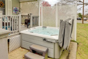 Terrace/patio - Hike & Explore Western Mass: Peaceful Studio (Palmer)
