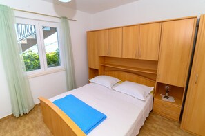 Bügeleisen/Bügelbrett, WLAN, Bettwäsche
