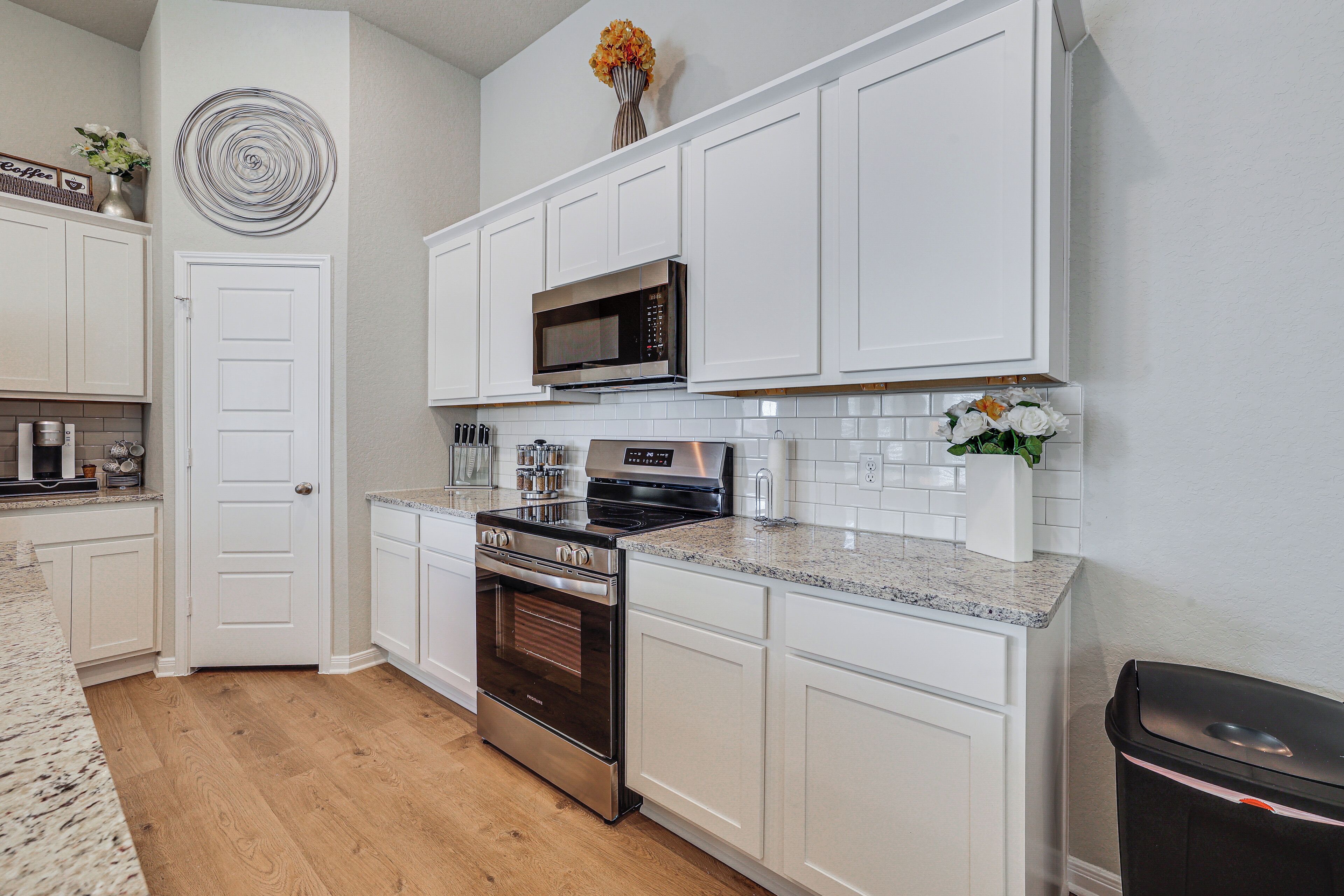 Fridge, microwave, stovetop, dishwasher