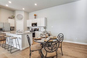 Dining - Perfect NBA Finals Stay - Easy Access to Arena! (San Antonio)