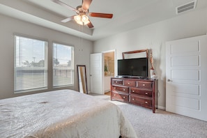 3 bedrooms, iron/ironing board, internet, bed sheets - Brand New Home Near SeaWorld-Lackland-Riverwalk! (San Antonio)