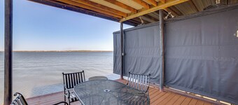Family Retreat on Cedar Creek Lake! Dock & Views