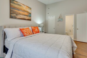 2 bedrooms, desk, iron/ironing board, internet