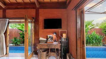 Comfort Villa, Patio, Pool View | Free WiFi