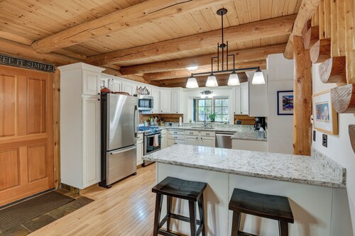 Along Big Wood River: Hailey Family Cabin w/ Yard