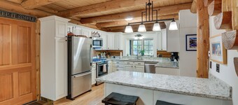 Along Big Wood River: Hailey Family Cabin w/ Yard