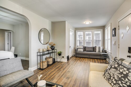 1 Mi to Delmar Loop! University City Bungalow