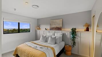 Desk, iron/ironing board, WiFi, bed sheets