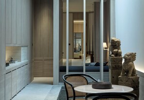 Free minibar items, in-room safe, desk, laptop workspace - Soori Penang (George Town)