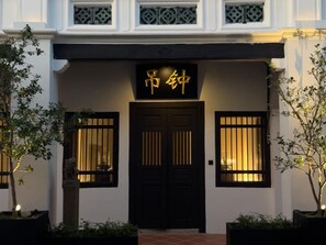 تفاصيل الفندق من الخارج