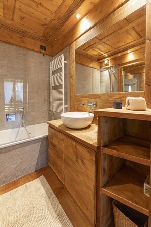 Shower, hair dryer, bidet, towels - Casa Maddalena, comfort in Cortina d'Ampezzo (Cortina d´Ampezzo)