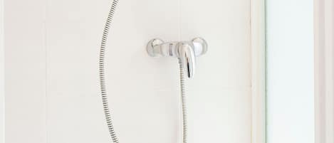 Bruser, hårtørrer, bidet
