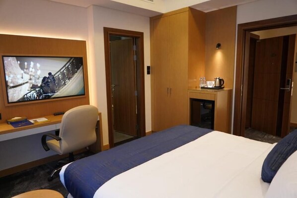 Deluxe Double Room, City View