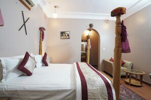 Double Room, City View | Desk, laptop workspace, free WiFi