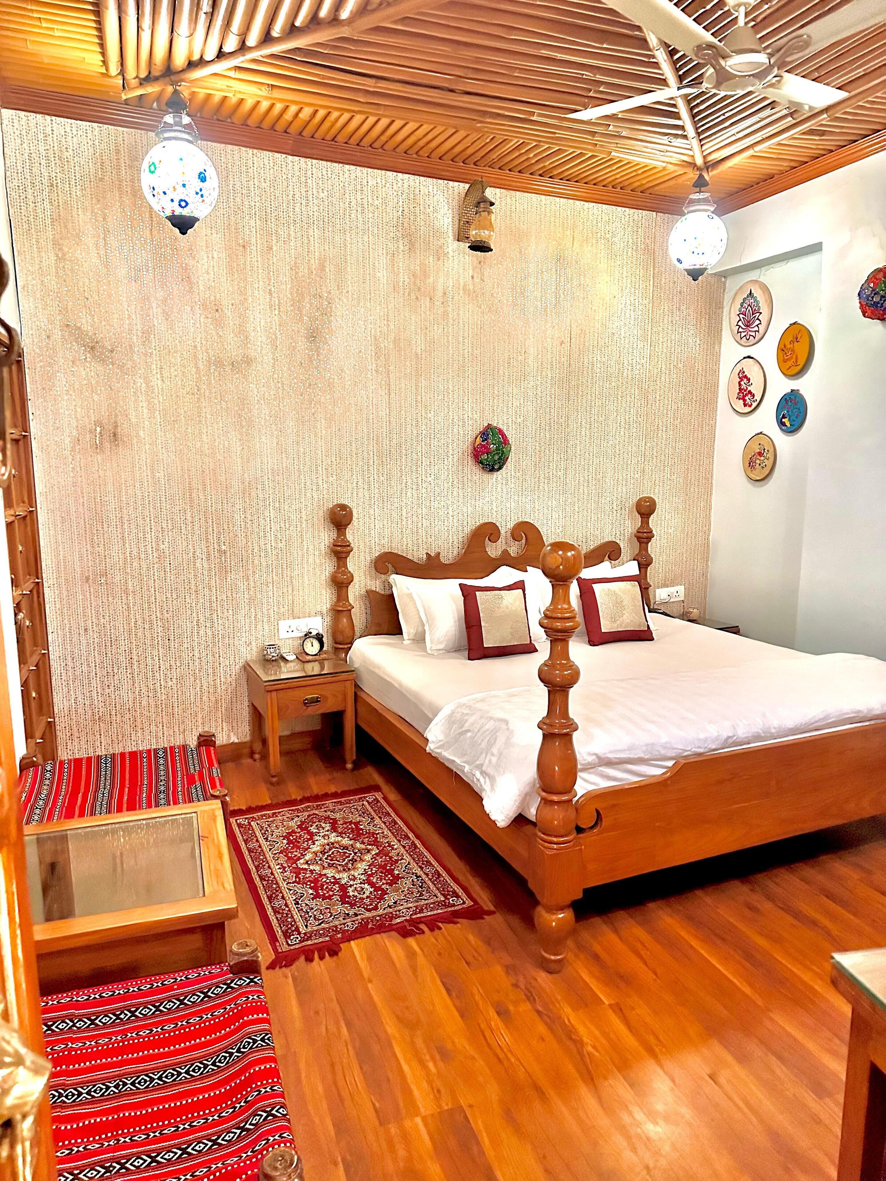 Escritorio, espacio para trabajar con un portátil, wifi gratis