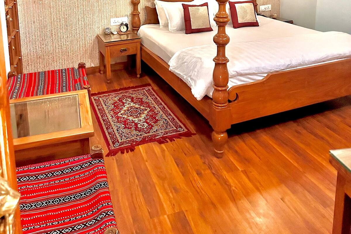 Escritorio, espacio para trabajar con un portátil, wifi gratis