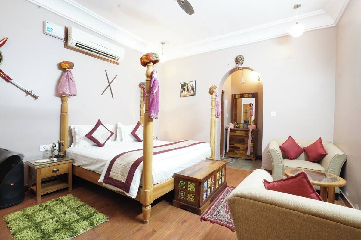 Double Room, City View | Desk, laptop workspace, free WiFi