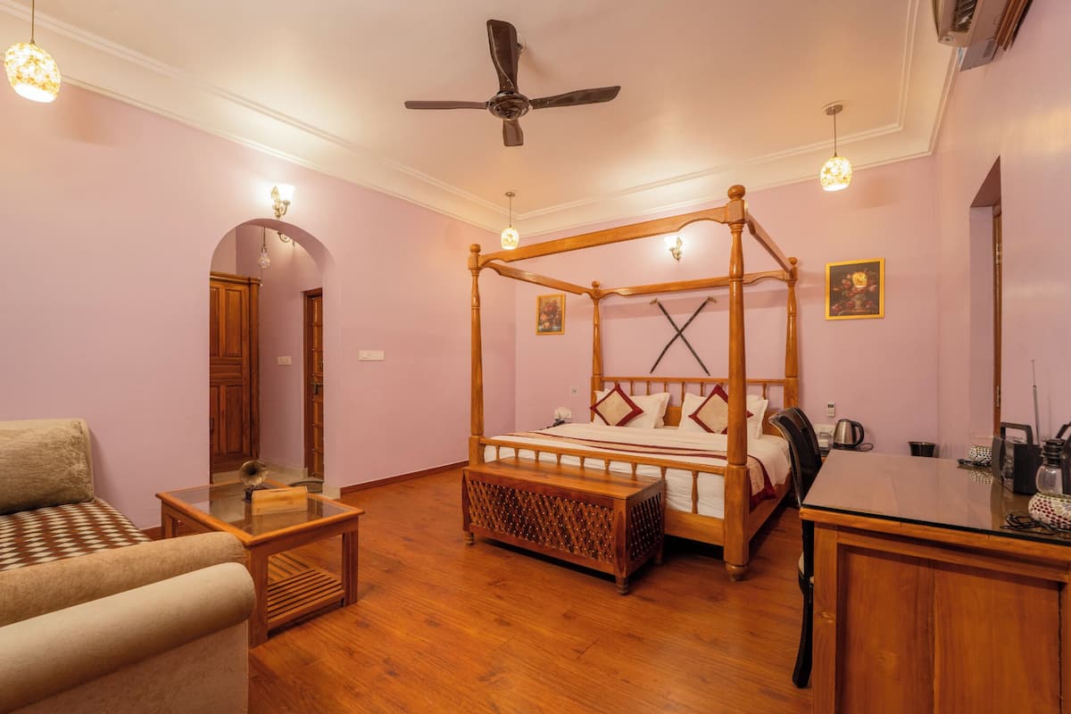 Rom – superior | Skrivebord, skrivebord for bærbar PC og wi-fi (inkludert)