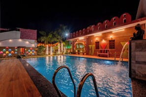 Outdoor pool - Nimbal Dhani A Traditional Palace (Jaipur)