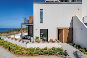 Exterior - Barefoot Villa – Stylish Ocean-View Escape Just 15 Minutes from Ericeira (Barril)