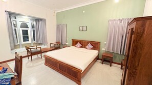 Una scrivania, Wi-Fi gratuito