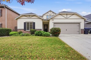 Exterior - Casa Cortez B Getaway (Visalia)