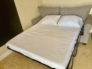 Iron/ironing board, WiFi