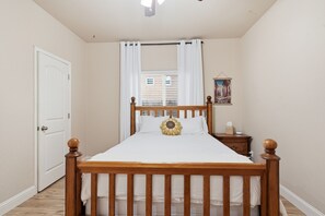 Iron/ironing board, WiFi - Casa Cortez B Getaway (Visalia)