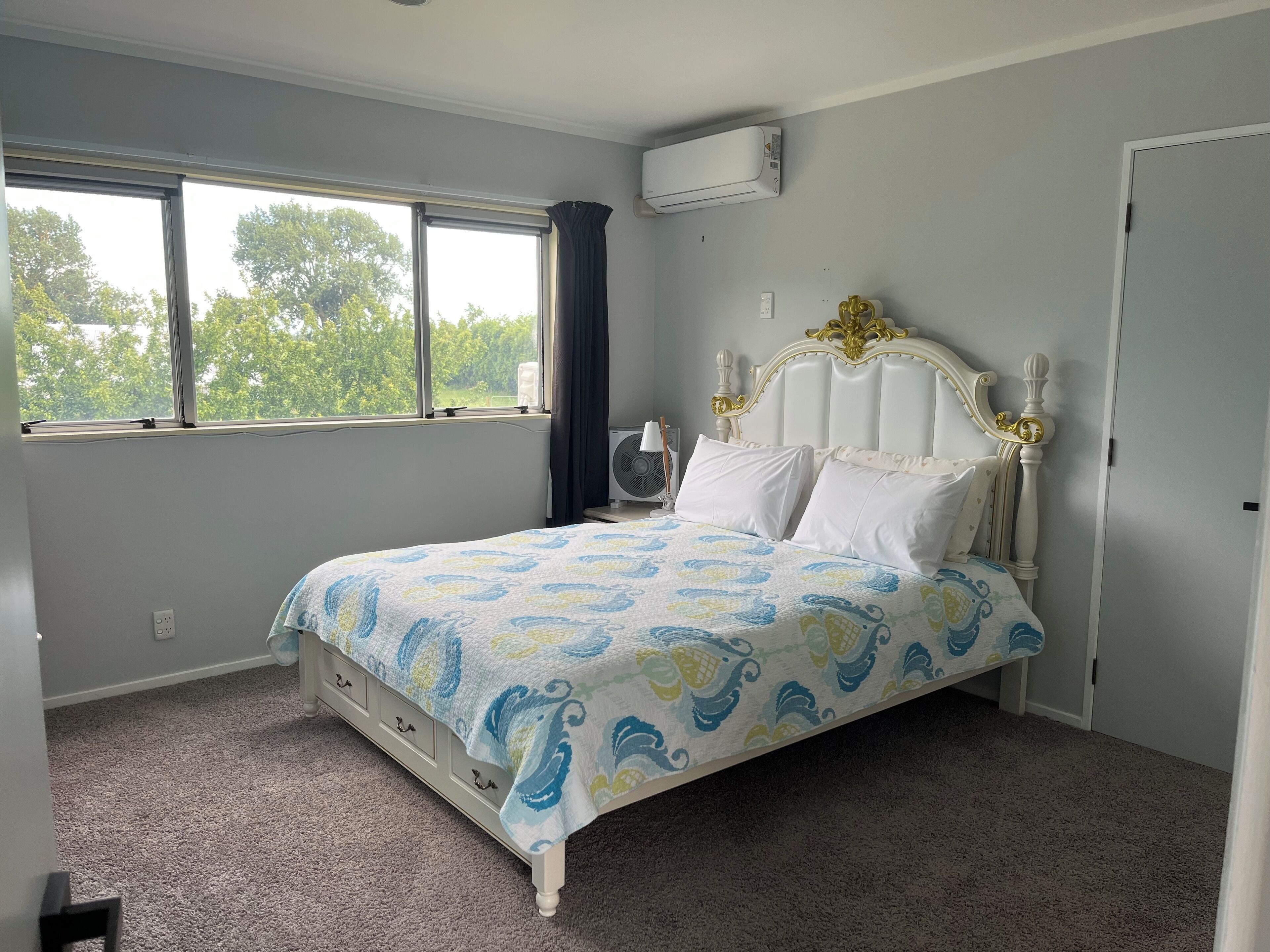 4 bedrooms, desk, iron/ironing board, free WiFi