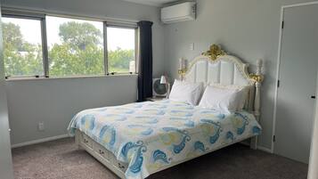 4 bedrooms, desk, iron/ironing board, free WiFi