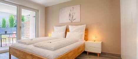 Iron/ironing board, free WiFi, bed sheets