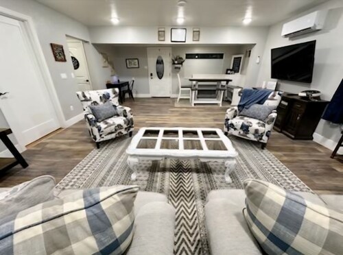 Serein by the Sea - Find relaxation where the ocean meets the redwoods!