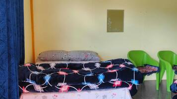 Family Room | Rollaway beds, bed sheets