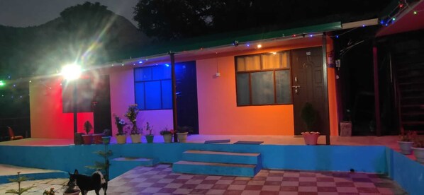 المنشأة من الخارج