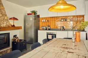 Private kitchen -  Cozy Ensuite Retreat in a Welcoming Coliving Home (Santo Isidoro)