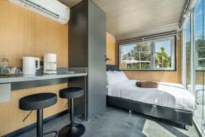 Room - Soothing 1-bedroom cabin Tambon Choeng Thale Prime Location Near Beach Pool (Tambon Choeng Thale)