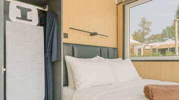 1 bedroom, iron/ironing board, Internet, bed sheets